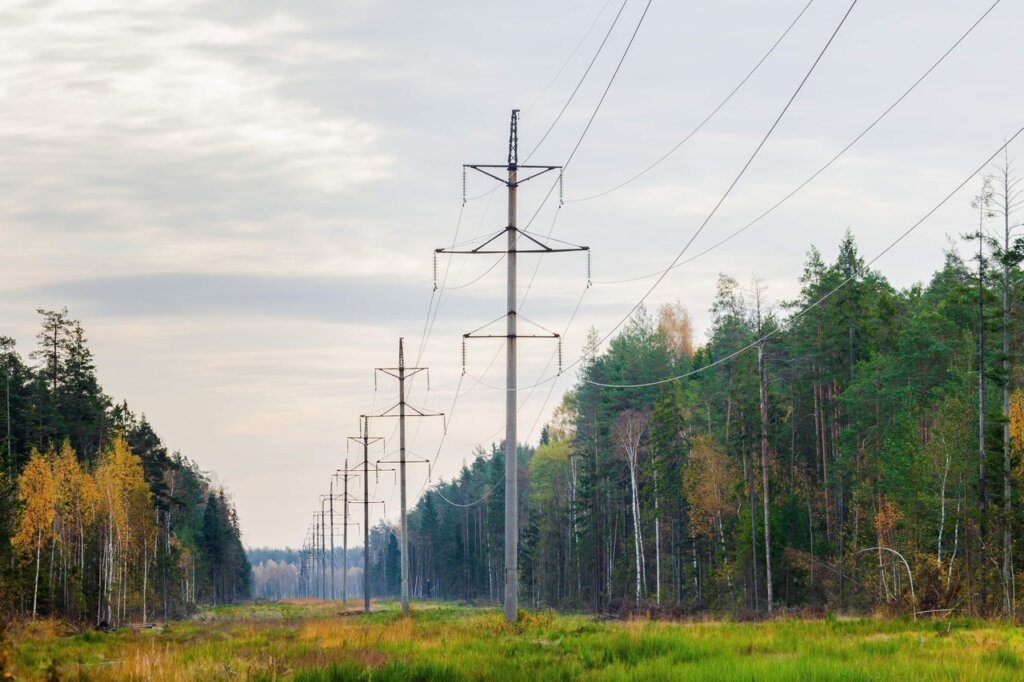 Тверьэнерго напоминает о технике безопасности при работе вблизи охранных зон линий электропередачи