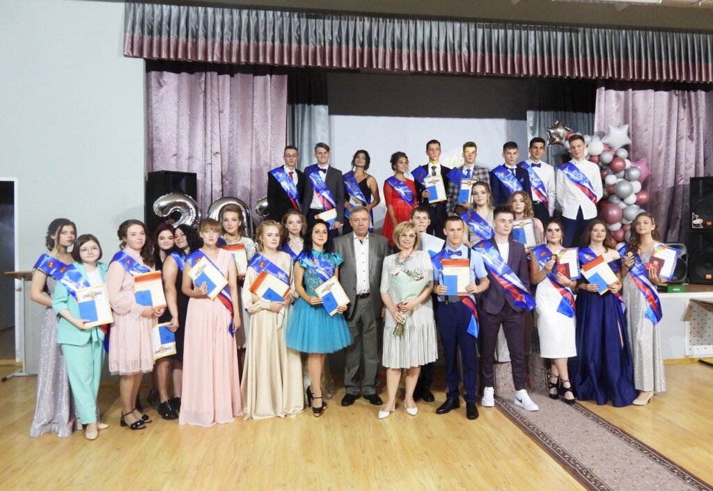 В Калязине для выпускников 11 класса наступил день прощания со школой В Калязине для выпускников 11 класса наступил день прощания со школой