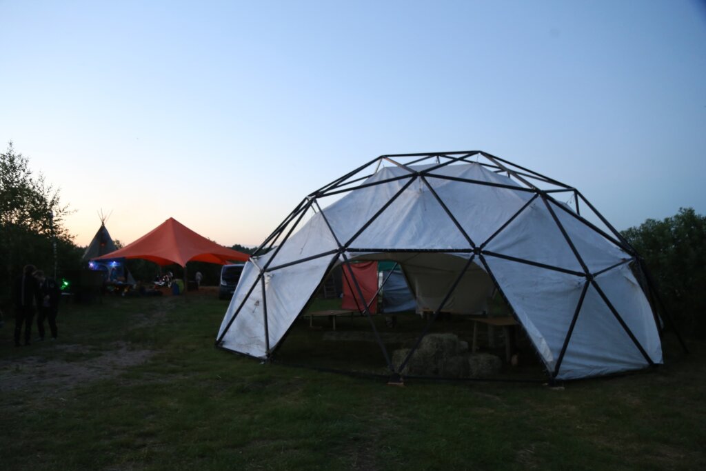 Жители Тверской области могут комфортно отдохнуть в кемпингах и глэмпингах Жители Тверской области могу комфортно отдохнуть в кемпингах и глэмпингах