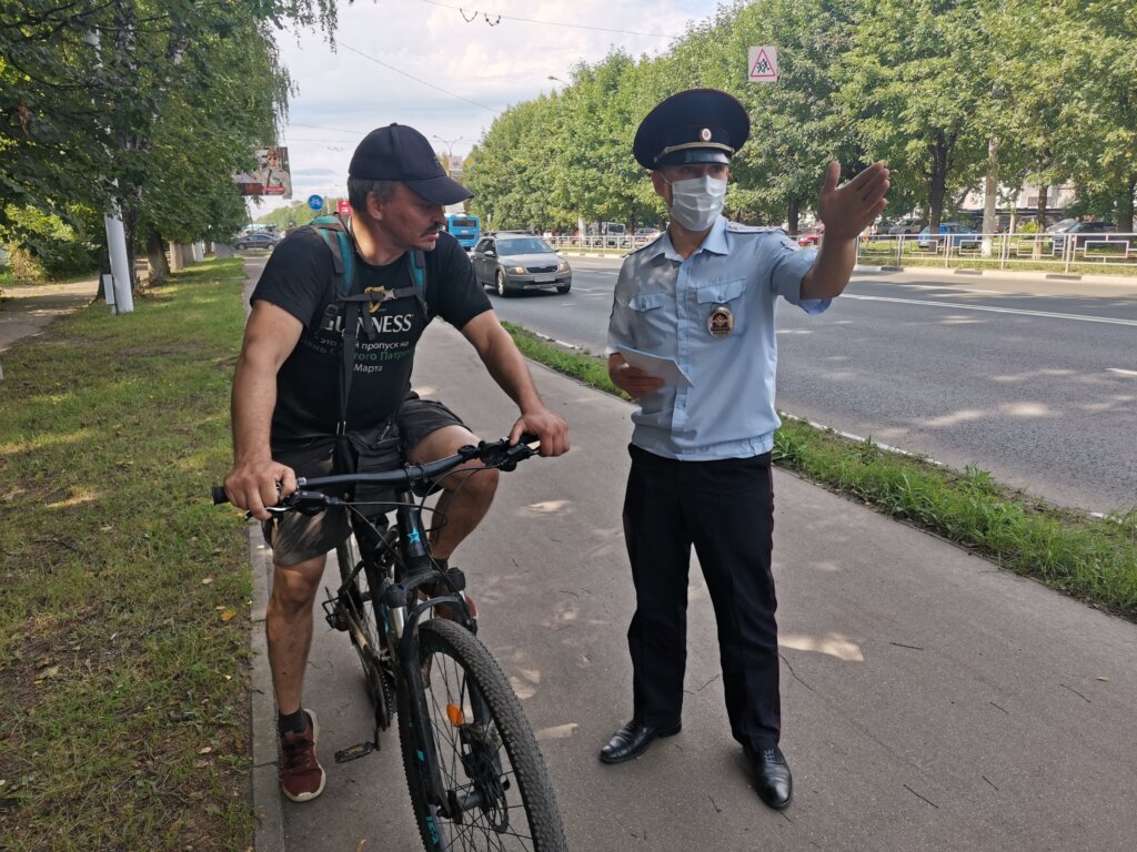 В Твери сотрудники ГИБДД провели рейд среди велосипедистов