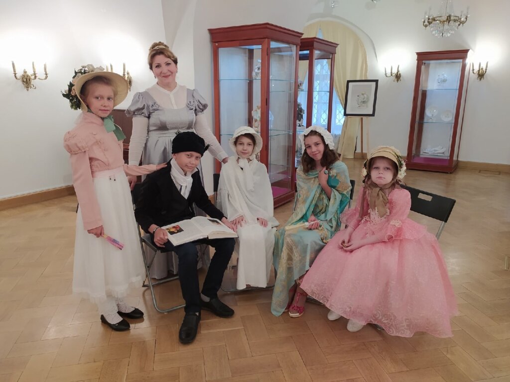 Юных жителей Твери научат дворцовому этикету Юных жителей Твери научат дворцовому этикету