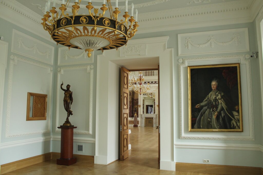 Юных ребят познакомят с основными видами и жанрами скульптуры Тверского императорского дворца Юных ребят познакомят с основными видами и жанрами скульптуры Тверского императорского дворца