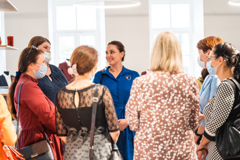 Игорь Руденя и Юлия Саранова обсудили с многодетными семьями Верхневолжья проект по выдаче школьной формы