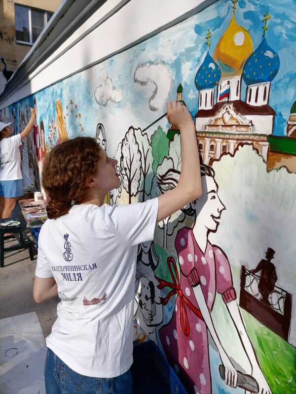 В Твери историческое граффити на Студенческом переулке дополнили новыми деталями