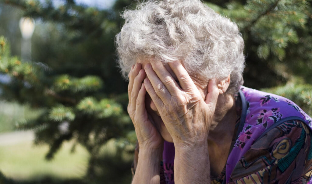 В Тверской области двое неизвестных ограбили пенсионерку В Тверской области двое неизвестных ограбили пенсионерку