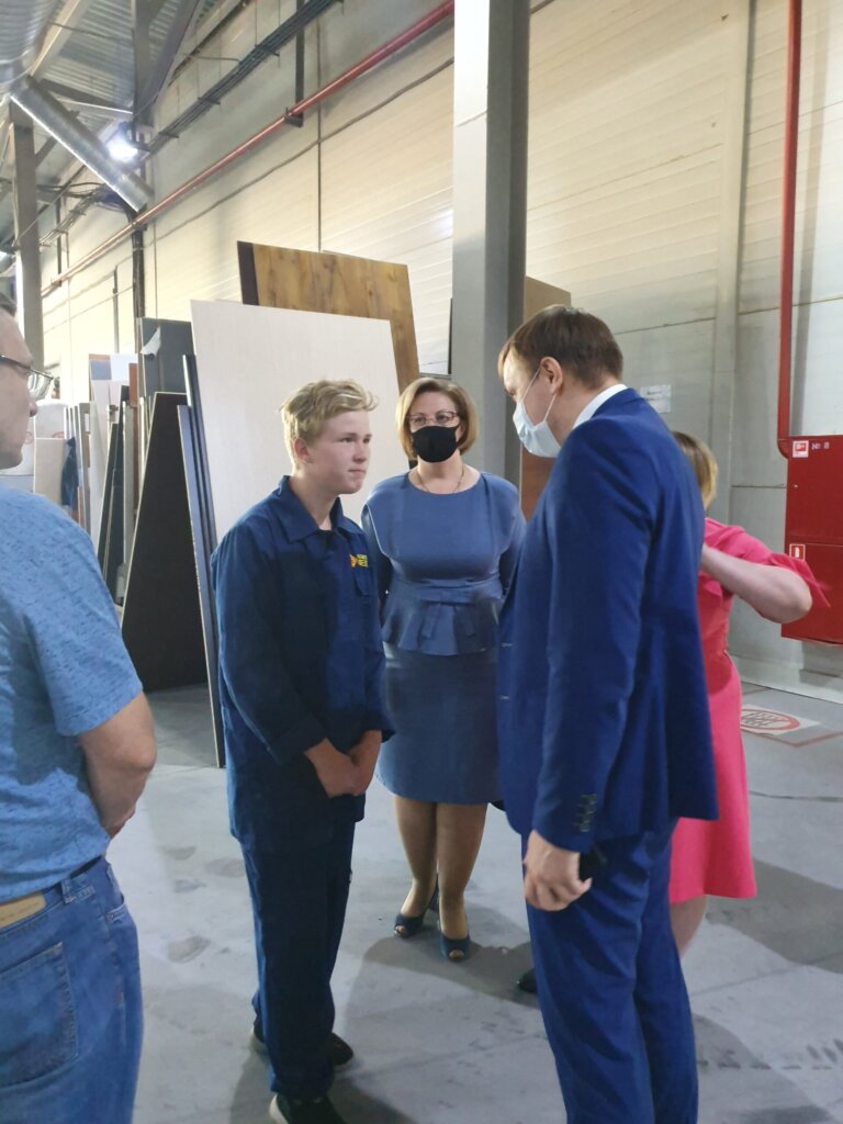 Экологический отряд и зверохозяйства: в Торопецком районе подростков устроили на работу Экологический отряд и зверохозяйства: в Торопецком районе подростков устроили на работу