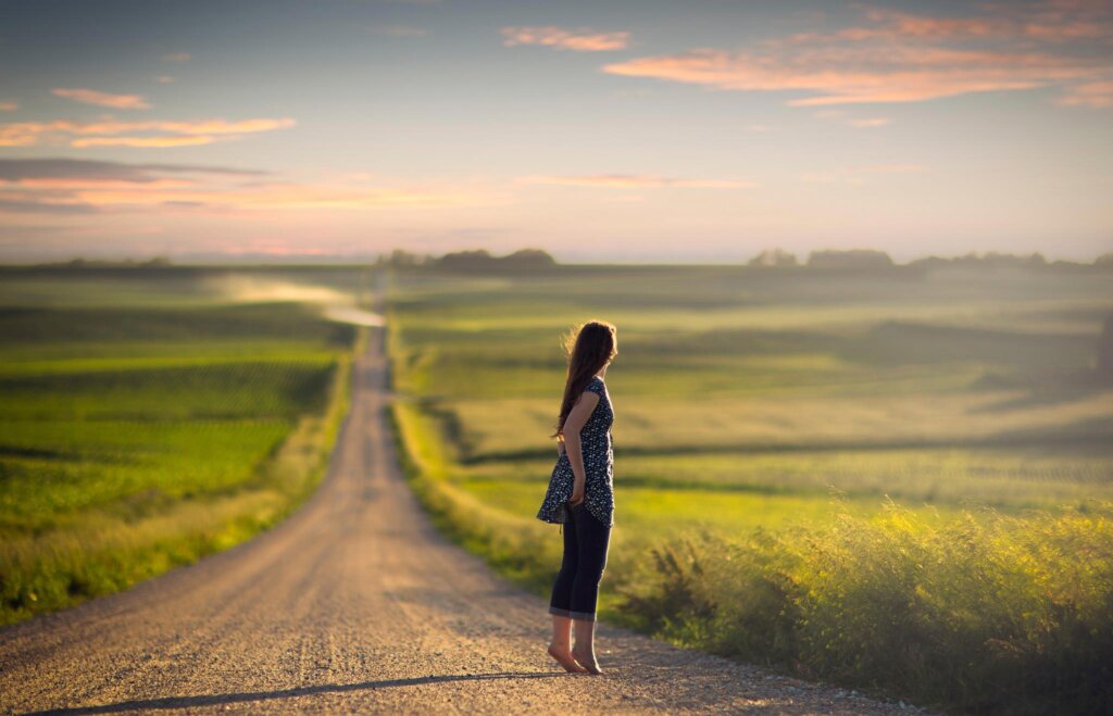 Женщину , которая ведет бродяжнический образ жизни, ищут с детьми в Тверской области