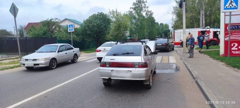 В Твери иномарку после ДТП отбросило на пожилую женщину, которая переходила дорогу В Твери иномарку после ДТП отбросило на пожилую женщину, которая переходила дорогу