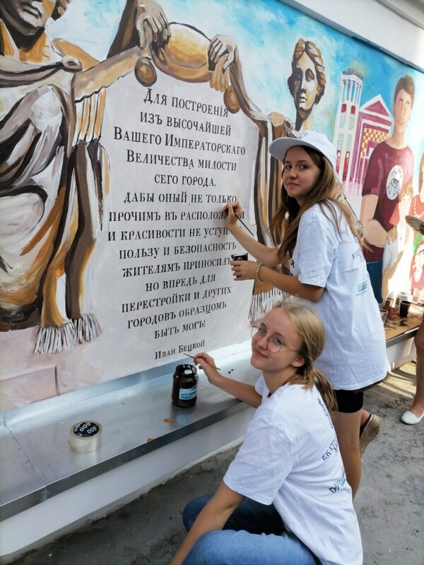 В Твери историческое граффити на Студенческом переулке дополнили новыми деталями