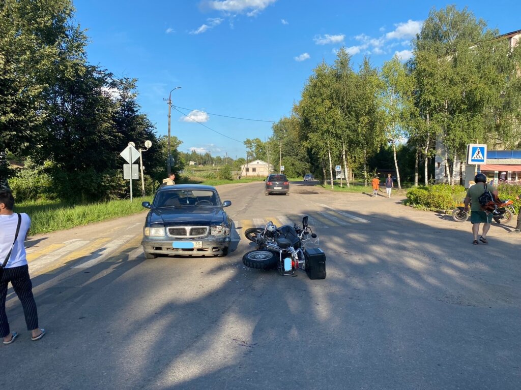 В Тверской области мотоцикл столкнулся с автомобилем