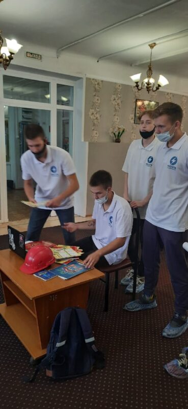 Сотрудники Тверьэнерго и участники студотряда провели урок по электробезопасности