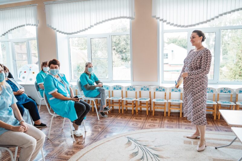 Не просьба, а крик души: Юлию Саранову попросили осветить дорогу к детскому саду Не просьба, а крик души: Юлию Саранову попросили осветить дорогу к детскому саду