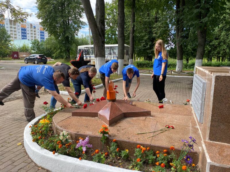 Студотряд Тверьэнерго принял участие в благоустройстве воинского мемориала Студотряд Тверьэнерго принял участие в благоустройстве воинского мемориала