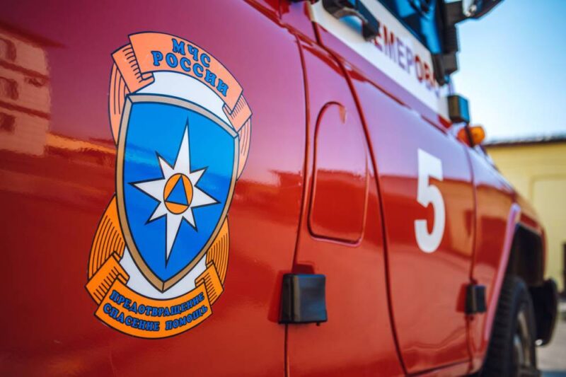 В Тверской области спасатели вызволили женщину из пожара В Тверской области пожарные спасли из огня двух людей