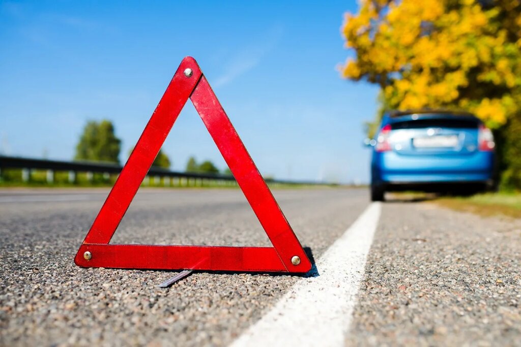 В Тверской области водитель врезался в дерево В Тверской области водитель врезался в дерево