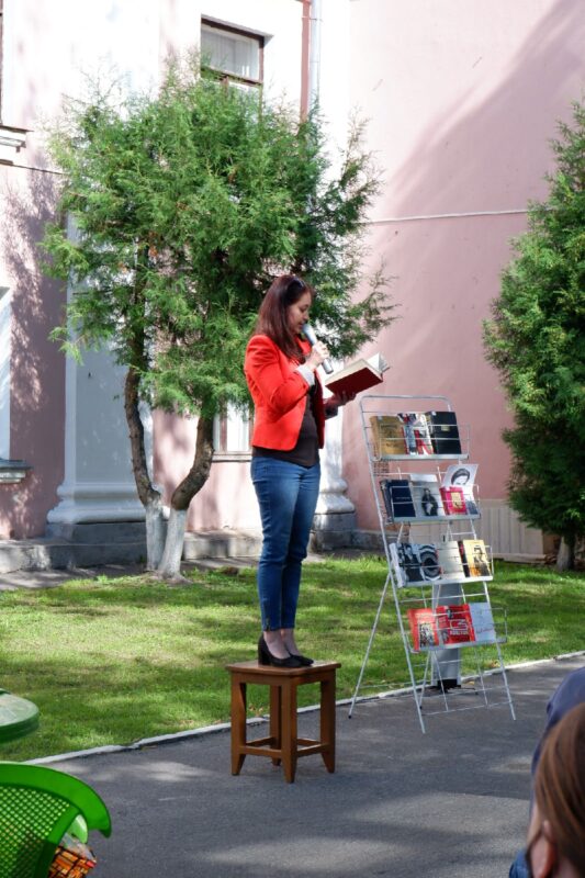 В тверской Горьковке поэты читали стихи на табуретке