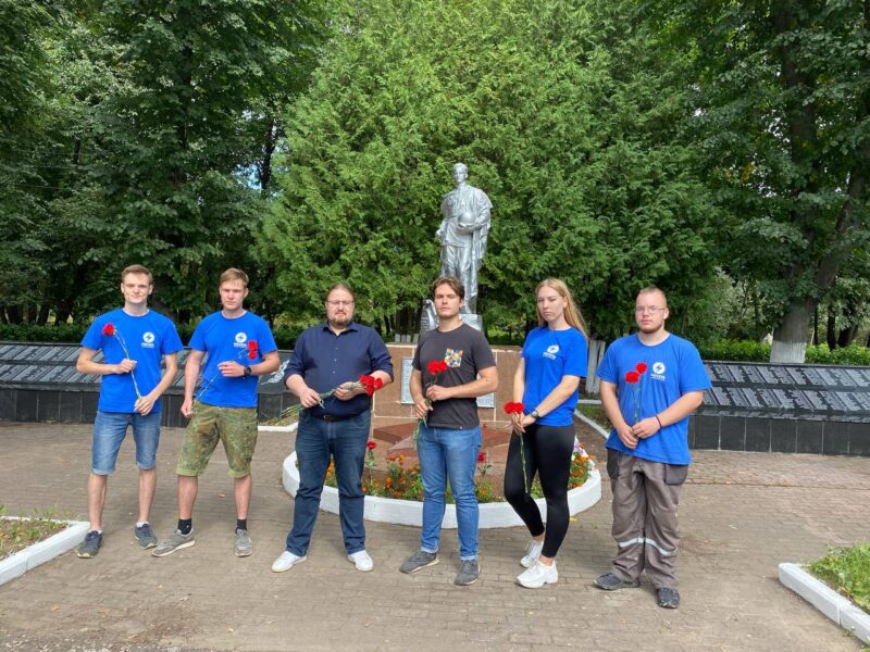 Студотряд Тверьэнерго принял участие в благоустройстве воинского мемориала