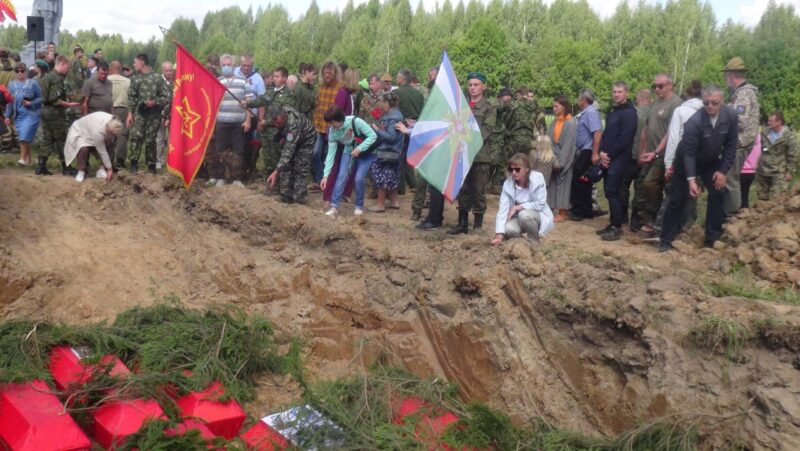 В Тверской области торжественно захоронили останки 203 красноармейцев в 79-ю годовщину освобождения Зубцова