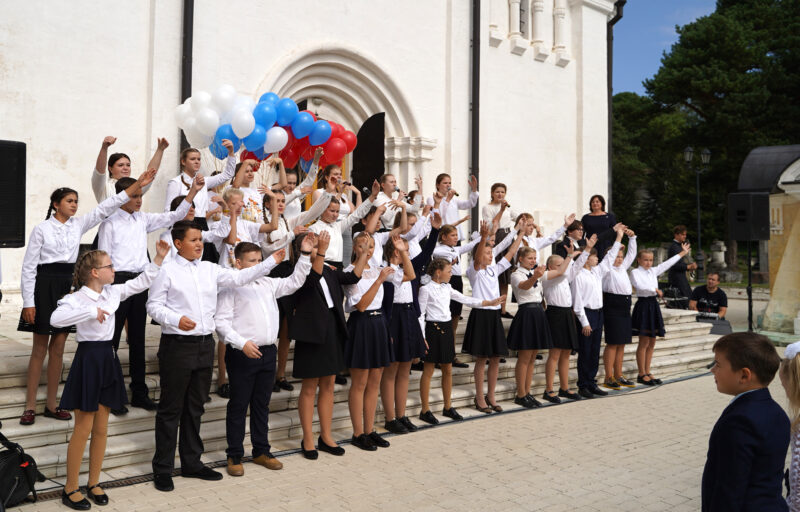 Игорь Руденя в Тверской области напутствовал будущих первоклассников