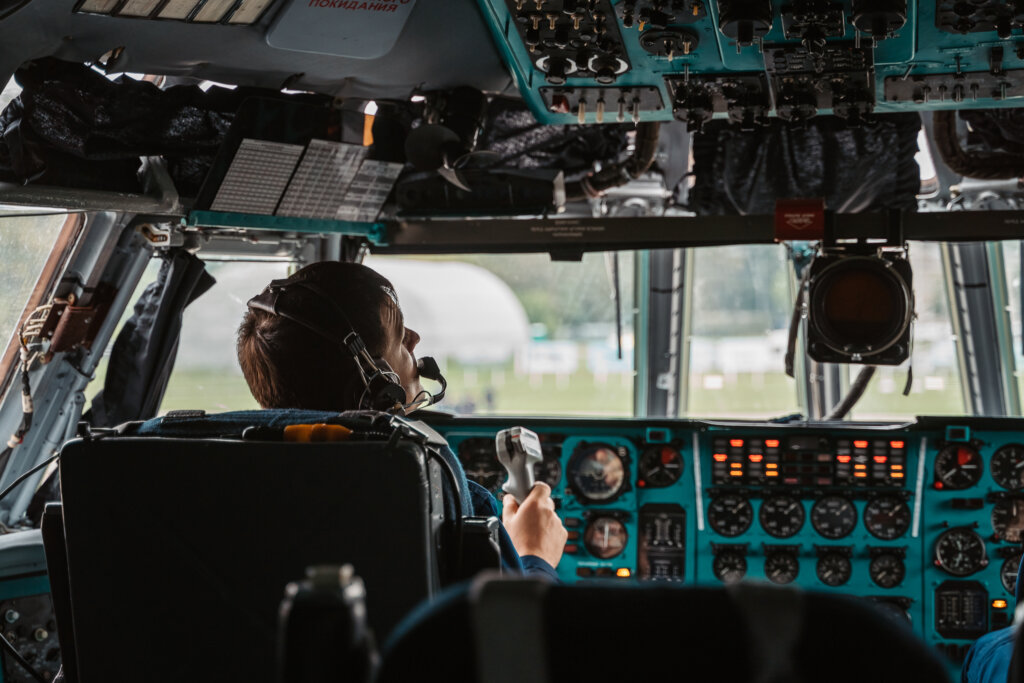 Игорь Руденя в прямом эфире поблагодарил тверских летчиков