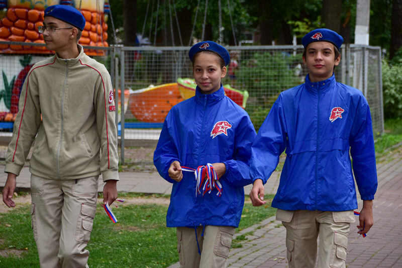 В Твери развернули 12-метровый флаг Российской Федерации