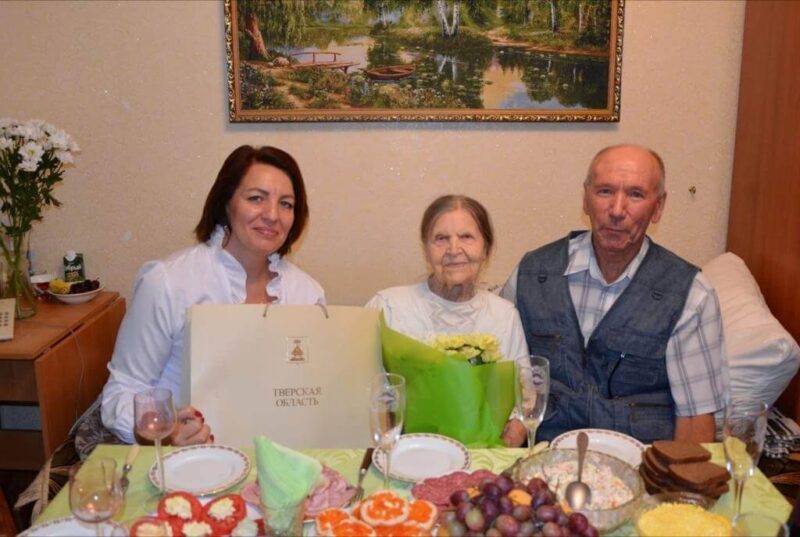 Игорь Руденя поблагодарил 100-летнюю юбиляршу из Кувшиново Игорь Руденя поблагодарил 100-летнюю юбиляршу из Кувшиново