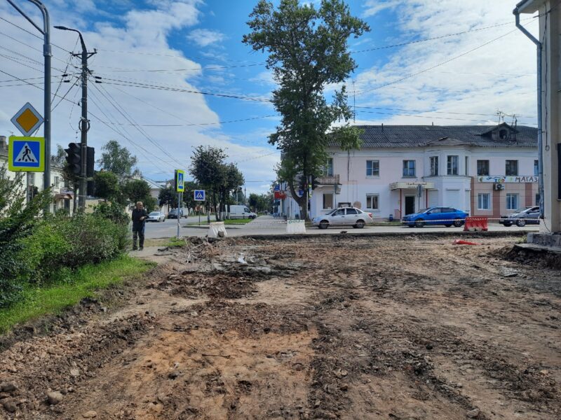 В Ржеве ремонтируют тротуар на улице Большая Спасская В Ржеве ремонтируют тротуар на улице Большая Спасская