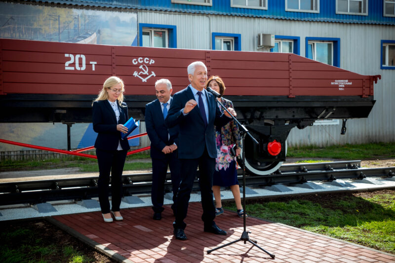 ТВЗ отметил свой день рождения, а в гости к коллективу заглянули Владимир Васильев и Юлия Саранова