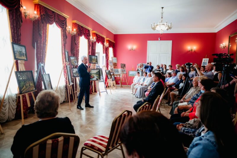 Во время визита в Тверскую область Владимир Васильев встретился с творческим сообществом Торжка