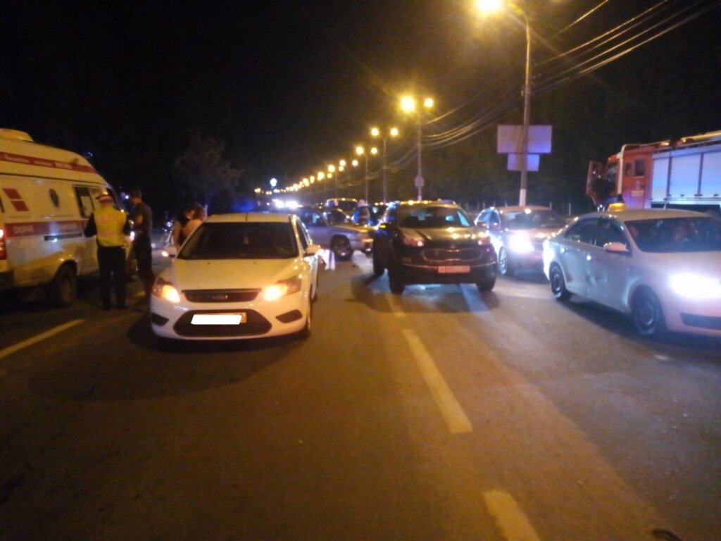 В Тверской области мотоциклист столкнулся с двумя иномарками В Тверской области мотоциклист столкнулся с двумя иномарками