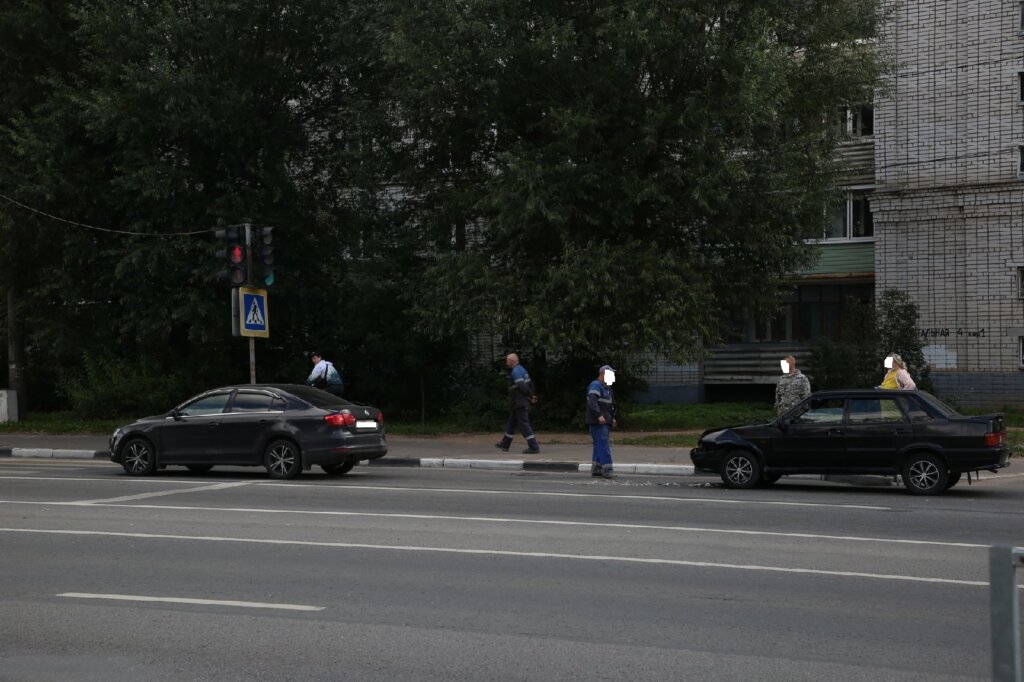 В Твери столкнулись два автомобиля из-за самочувствия одного из водителей