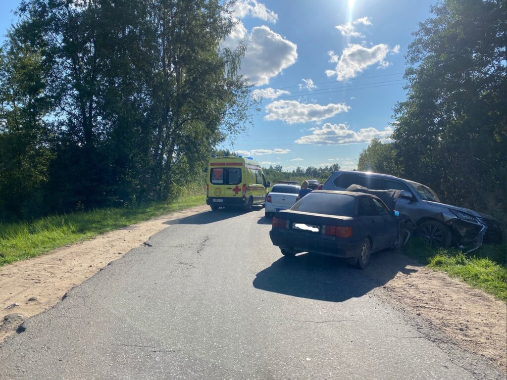 В Тверской области столкнулись две иномарки