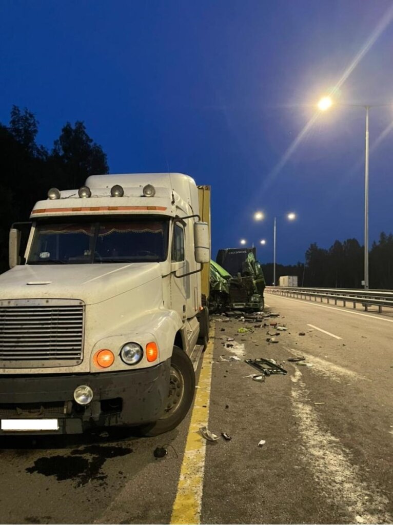 В Тверской области столкнулись две фуры В Тверской области столкнулись две фуры
