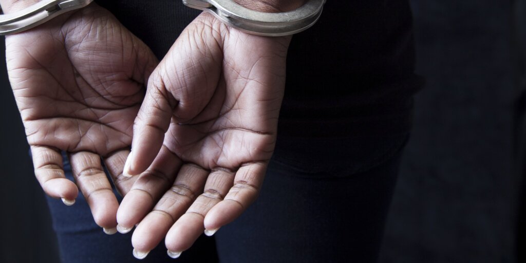 В Тверской области женщина зарезала свою знакомую и сбросила тело в погреб