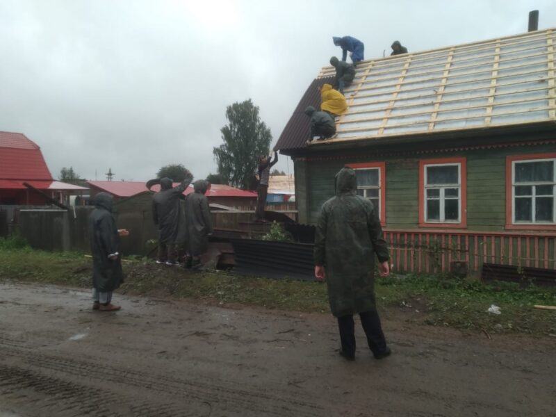 Жителям Андреаполя, пострадавшим от стихии, оказывают помощь по поручению губернатора