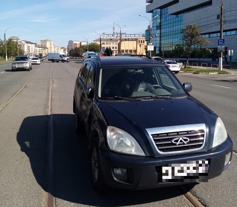 В Твери у ТЦ "Олимп" столкнулись две машины