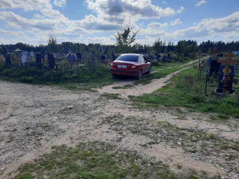 В Тверской области водитель сбил женщину, сдавая задним ходом
