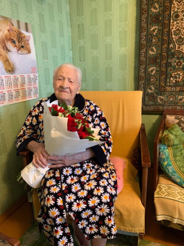 Участница Великой Отечественной войны Валентина Семёнова отмечает столетний юбилей Участница Великой Отечественной войны Валентина Семёнова отмечает столетний юбилей