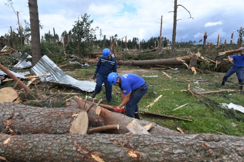 Губернатор поручил приобрести жилье для андреапольцев, дома которых были разрушены в результате стихии