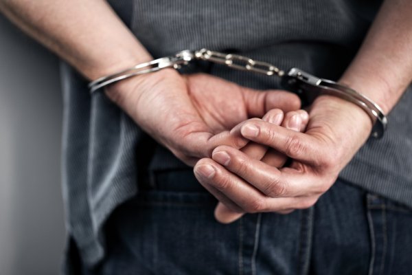 В Тверской области задержали мужчину, хранившего наркотики в своем гараже В Твери иностранный гражданин распространял запрещенные вещества через "закладки"