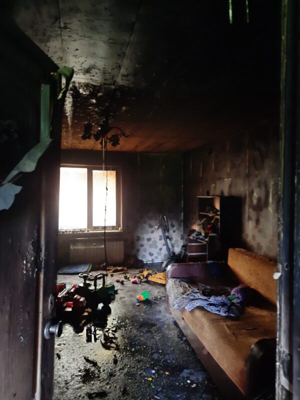 В Тверской области пожар уничтожил жилье многодетной семьи