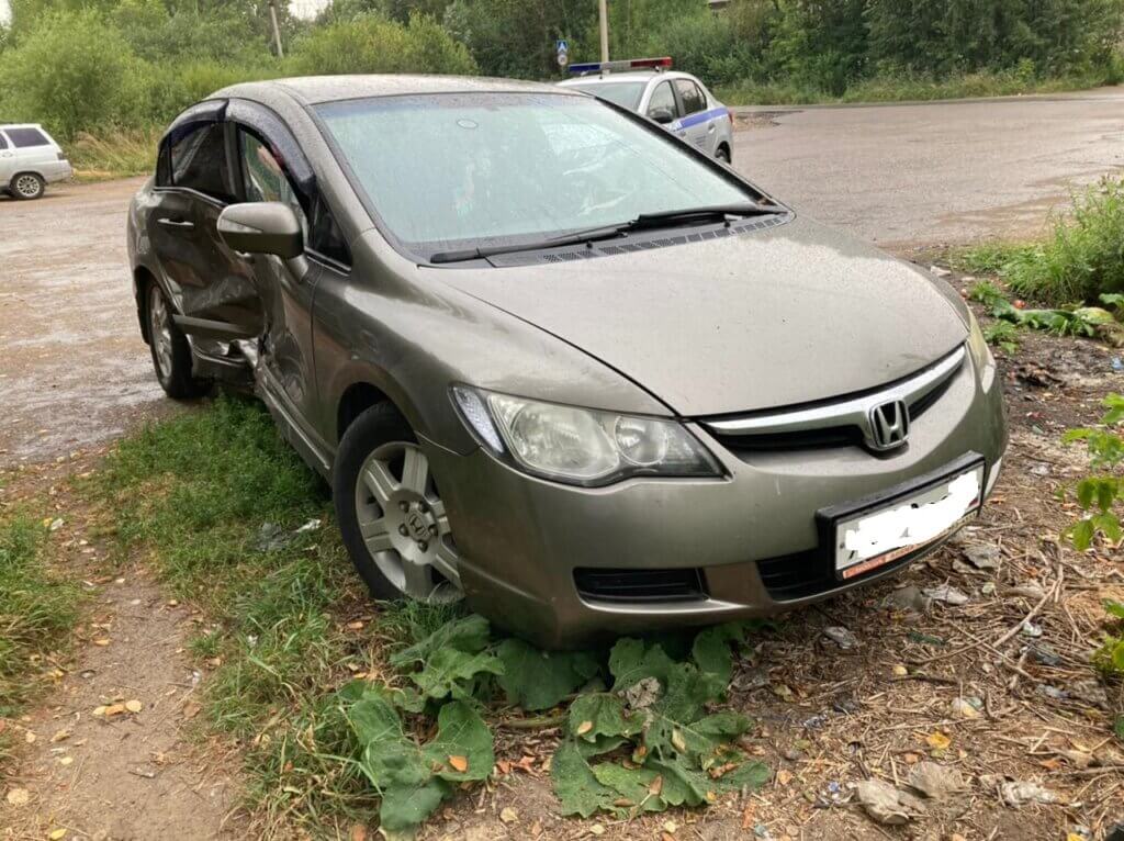 Два японских автомобиля столкнулись в Кимрском районе Два японских автомобиля столкнулись в Кимрском районе