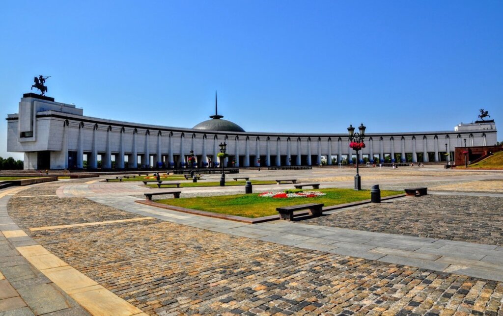 Музей Победы приглашает жителей Тверской области на онлайн-программу к Дню флага