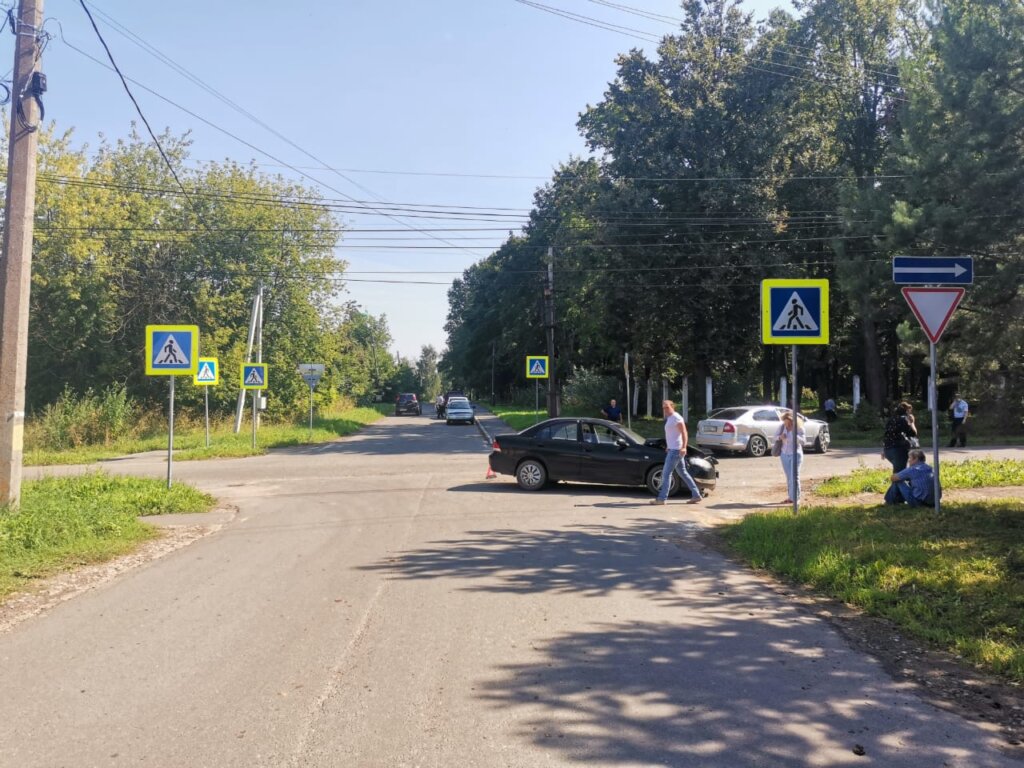 В Ржеве при столкновении двух автомобилей пострадал один из водителей