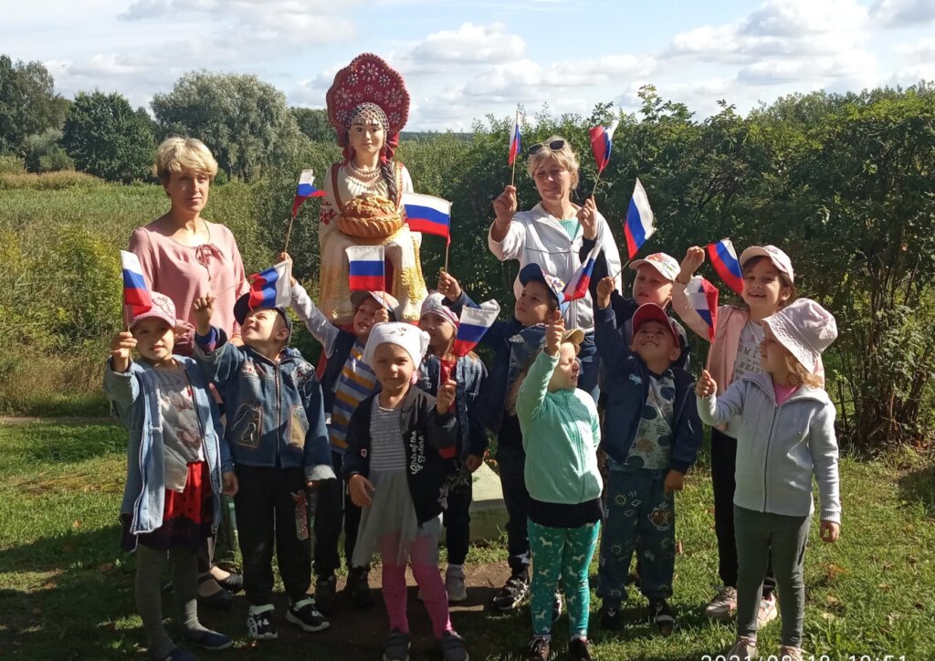 В Торопецком районе к празднику собирали флаги