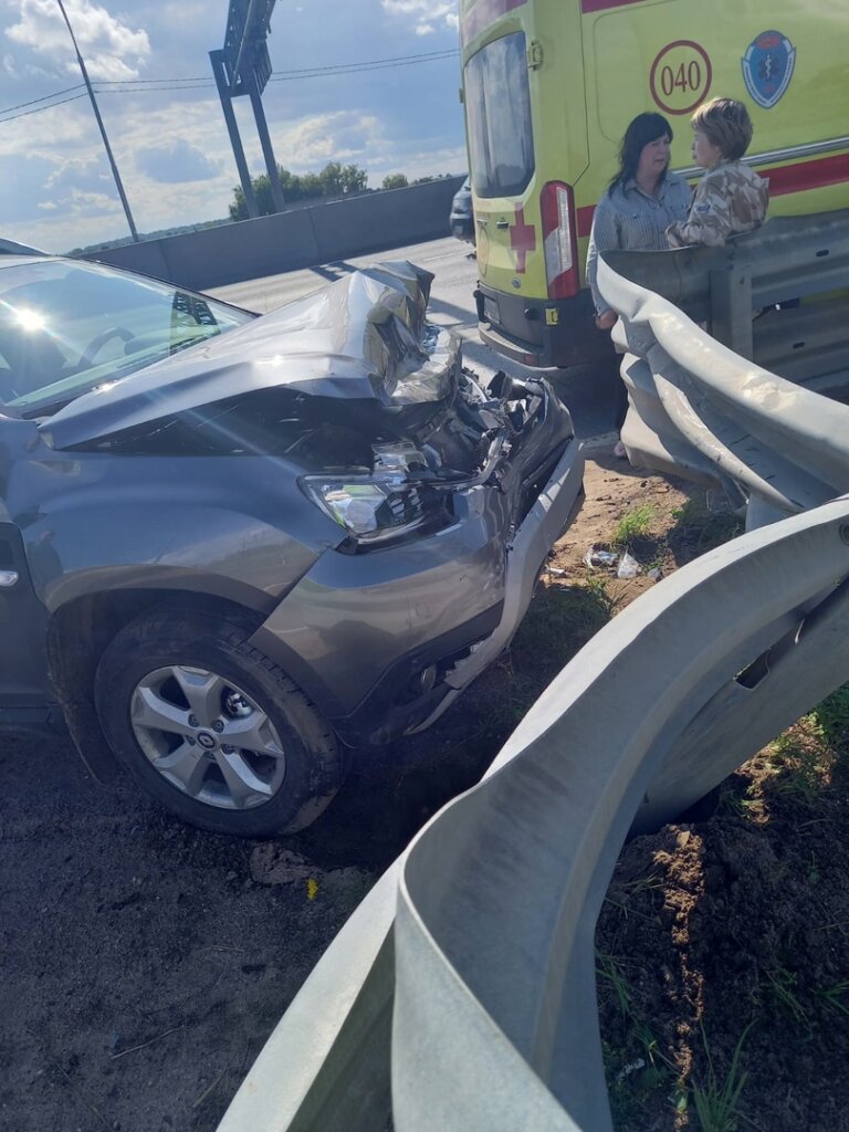 На скоростной дороге в Тверской области столкнулись две иномарки