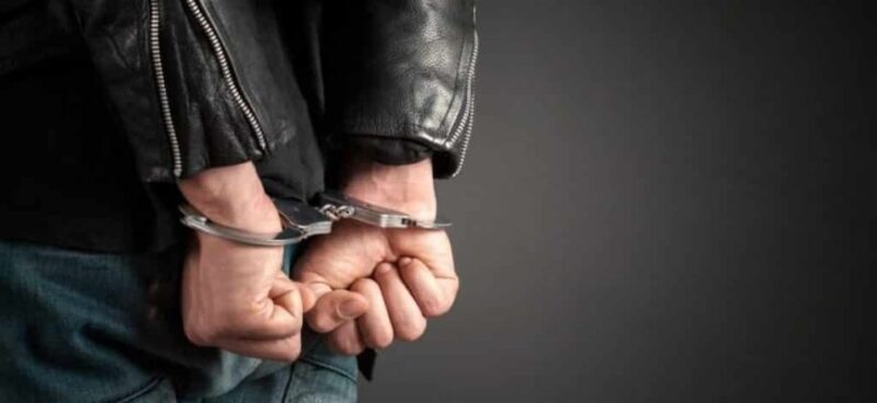 В Твери задержали мужчину с крупной партией наркотиков В Тверской области пенсионер снимал боль наркотическим веществом