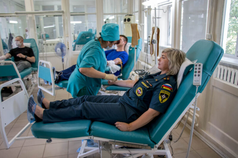 Сотрудники Тверских подразделений МЧС стали донорами крови