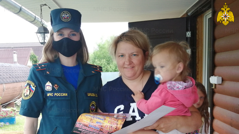 В Тверской области сотрудники МЧС активно проводят профилактические рейды с населением