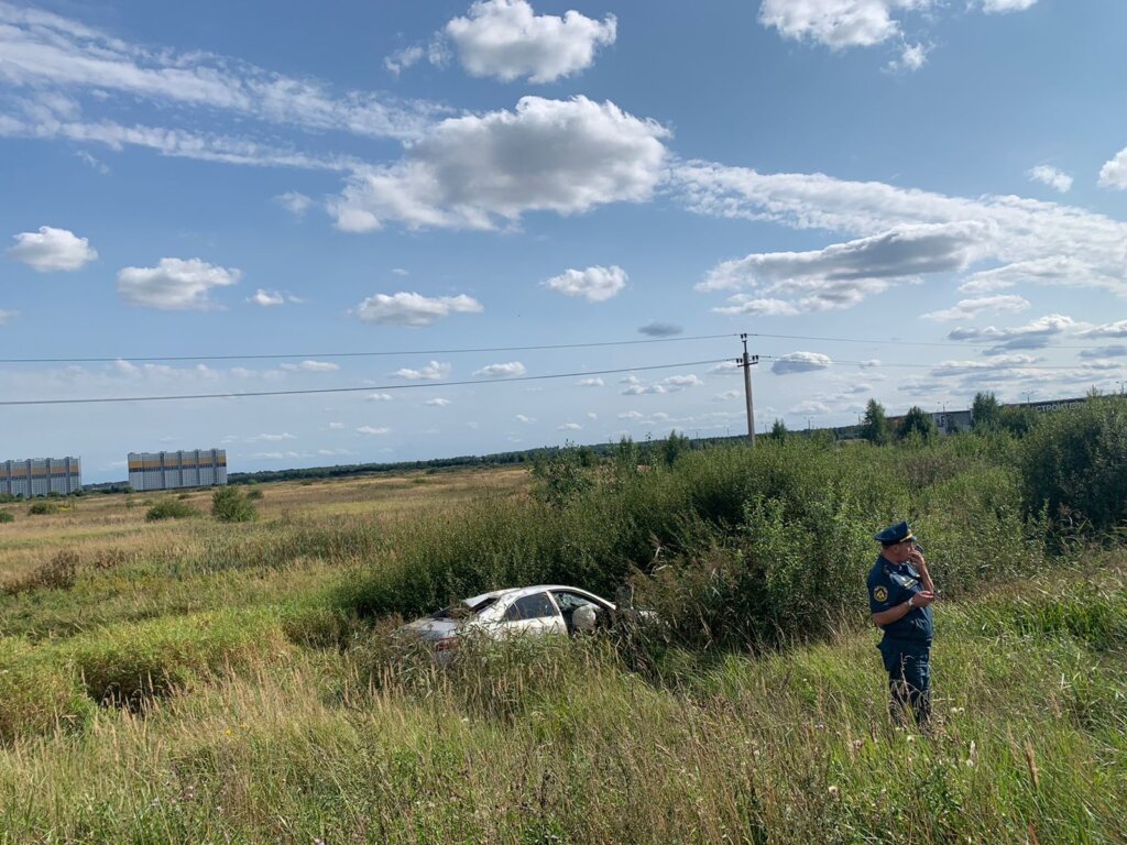 В Твери области машина съехала в кювет, пытаясь избежать столкновения